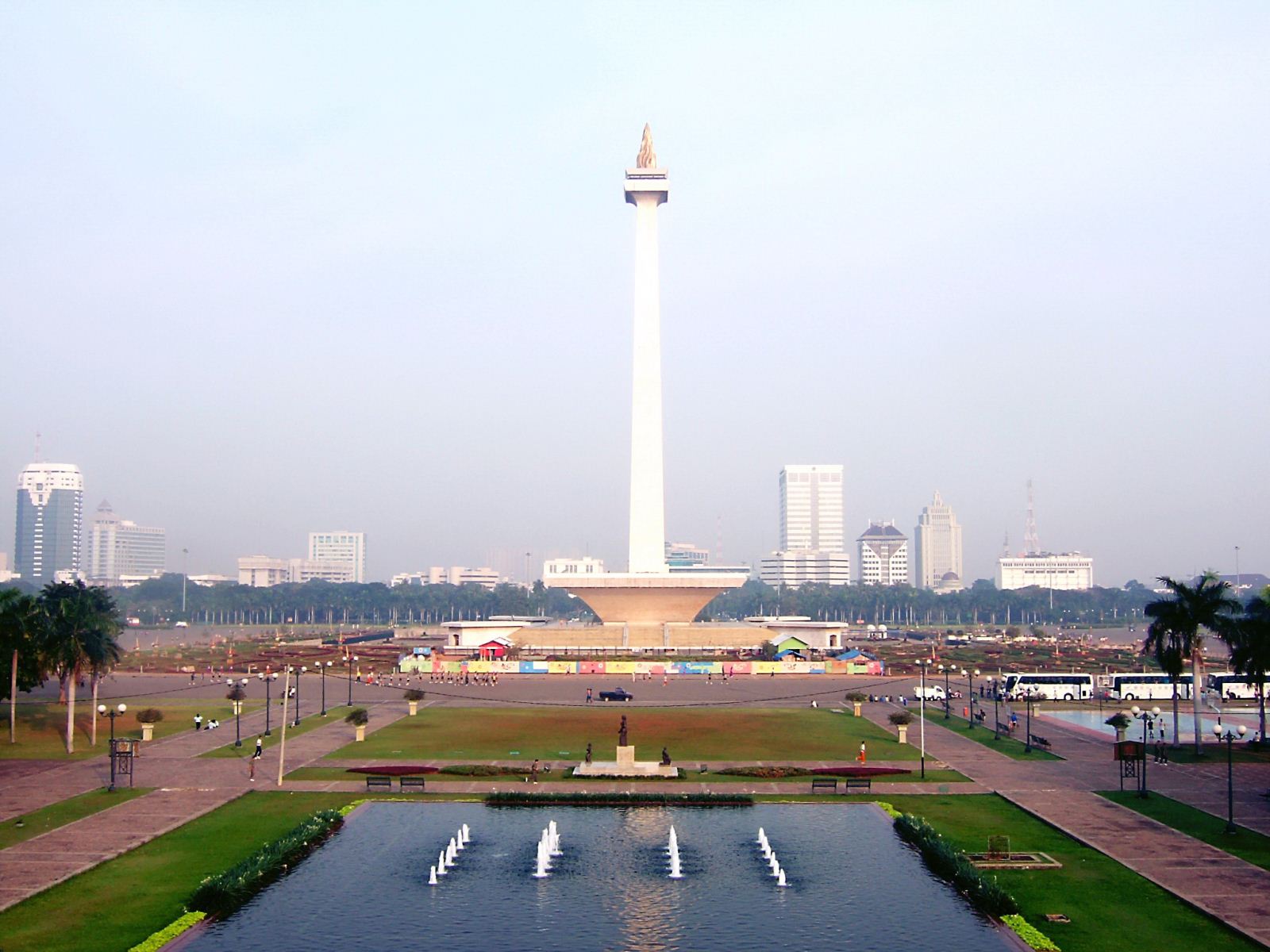 Hình ảnh này chưa có thuộc tính alt; tên tệp của nó là Tour-Indonesia.jpg