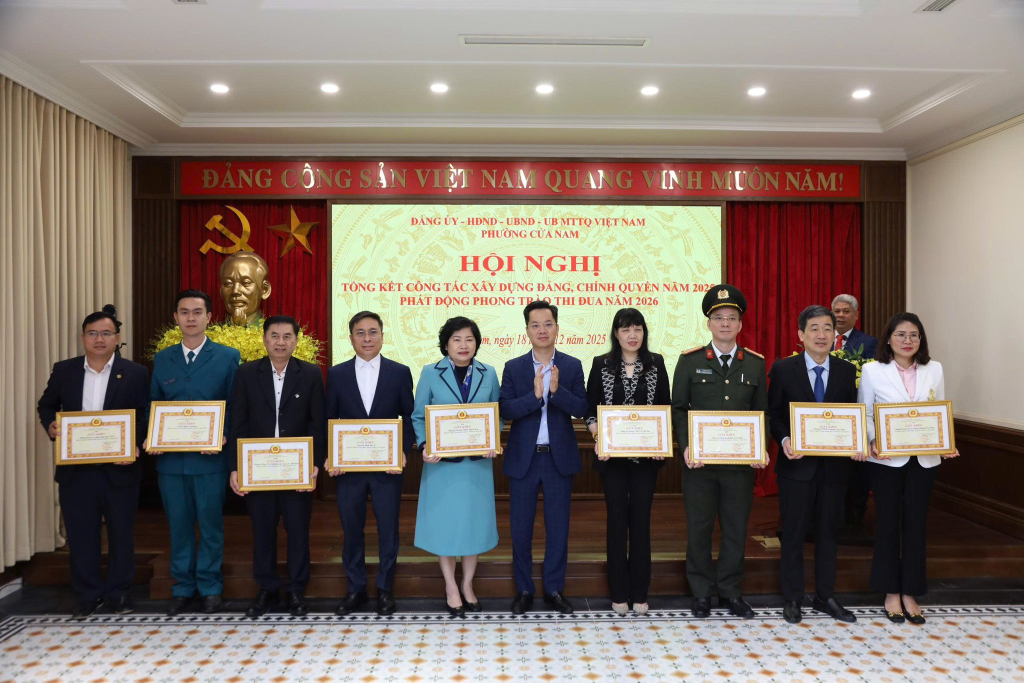 Đảng bộ VINARE: Tập thể và cá nhân tiêu biểu trong công tác xây dựng Đảng năm 2025 » TỔNG CÔNG TY CỔ PHẦN TÁI BẢO HIỂM QUỐC GIA VIỆT NAM